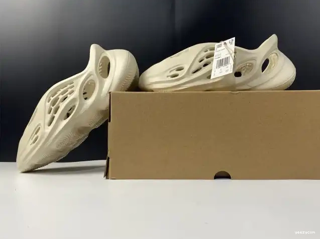Sand FY4567 Yeezy Foam RNNR Adidas 0501